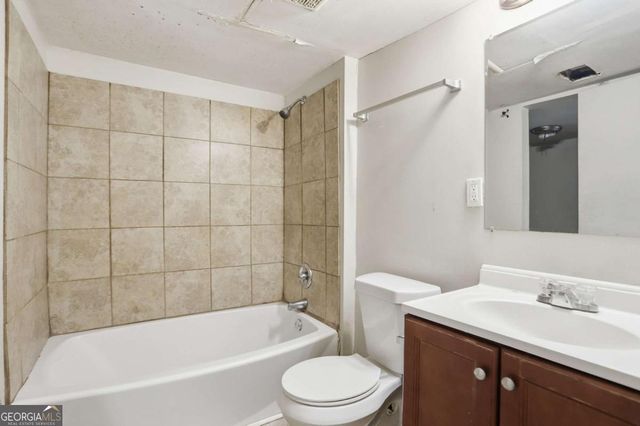 4828 White Oak Tree, Stone Mountain, GA 30088