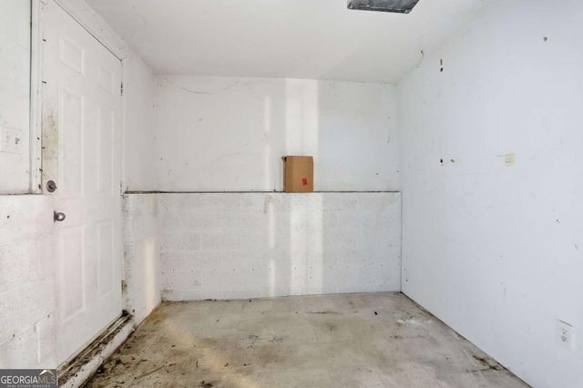 4828 White Oak Tree, Stone Mountain, GA 30088