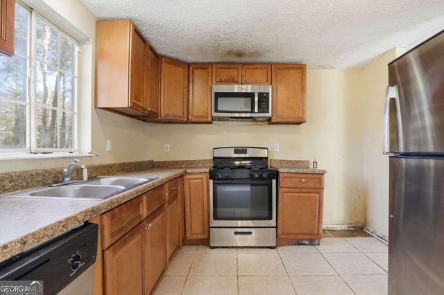 4828 White Oak Tree, Stone Mountain, GA 30088