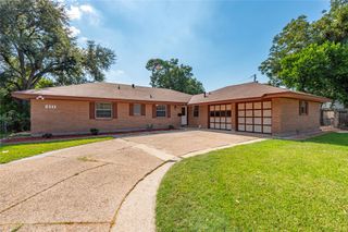 2511 Meadow Lane, La Marque, TX 77568