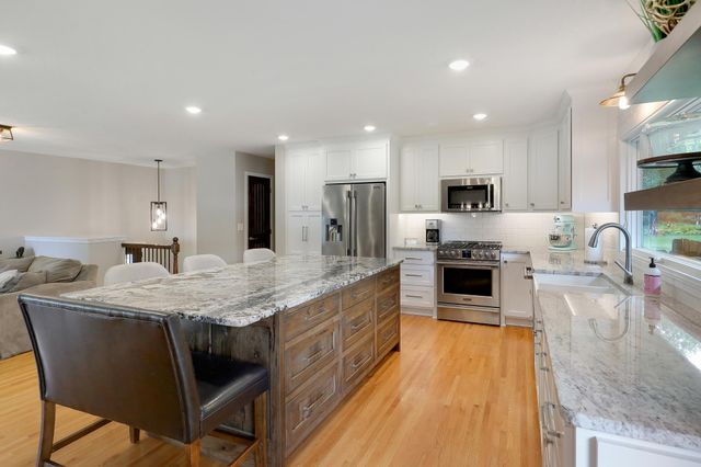 5900 Wisconsin Circle N, New Hope, MN 55428