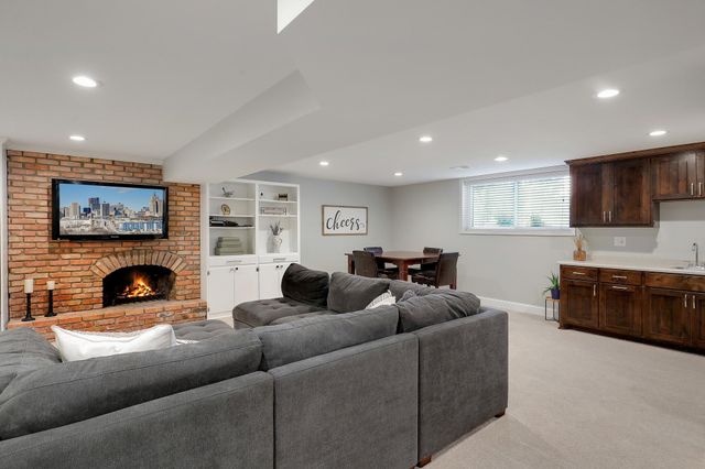 5900 Wisconsin Circle N, New Hope, MN 55428