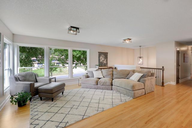 5900 Wisconsin Circle N, New Hope, MN 55428