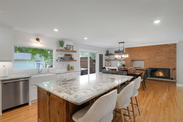 5900 Wisconsin Circle N, New Hope, MN 55428