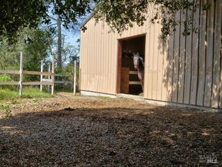 950 Canyon Rd, Geyserville, CA 95441