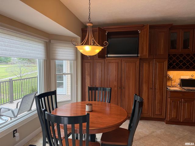 7528 Wentworth Drive, Springfield, IL 62711