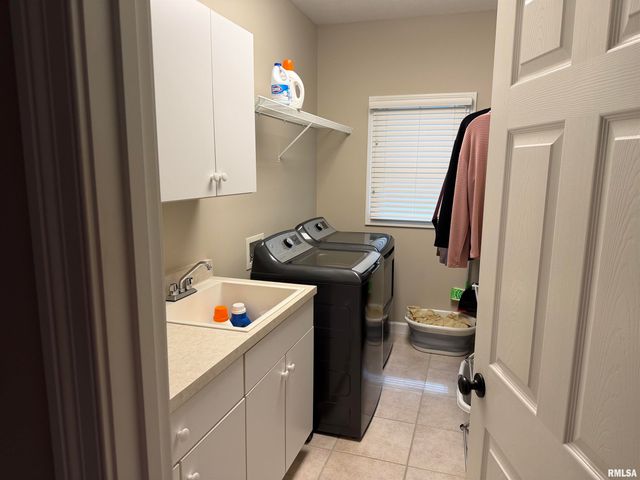 7528 Wentworth Drive, Springfield, IL 62711