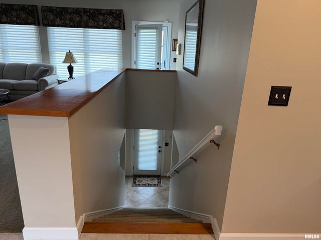 7528 Wentworth Drive, Springfield, IL 62711