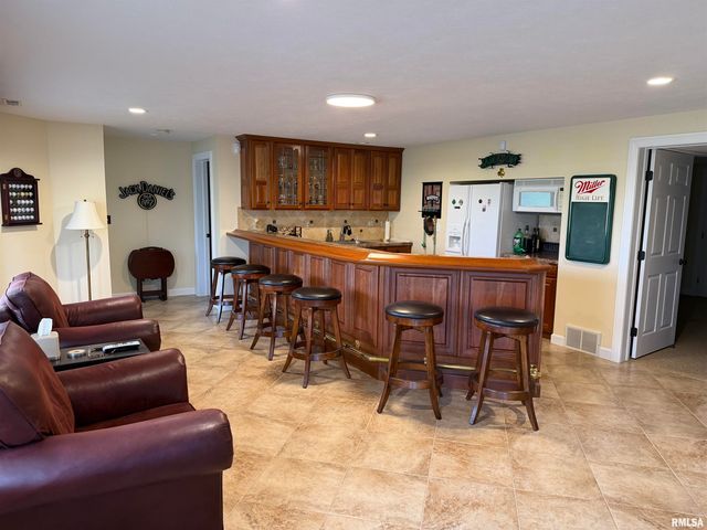 7528 Wentworth Drive, Springfield, IL 62711