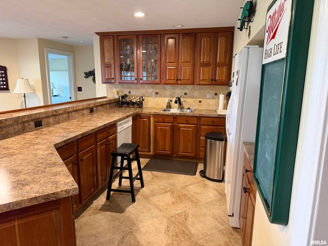 7528 Wentworth Drive, Springfield, IL 62711