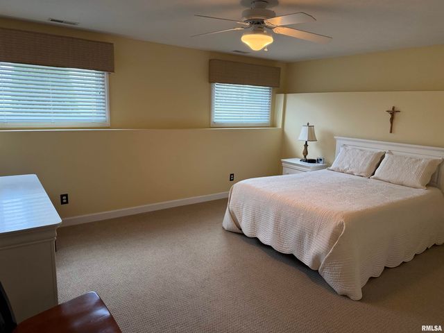 7528 Wentworth Drive, Springfield, IL 62711