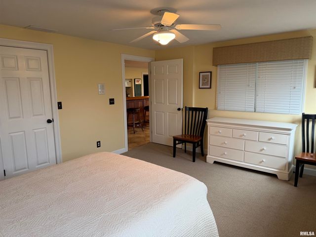 7528 Wentworth Drive, Springfield, IL 62711