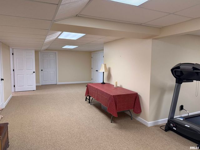 7528 Wentworth Drive, Springfield, IL 62711