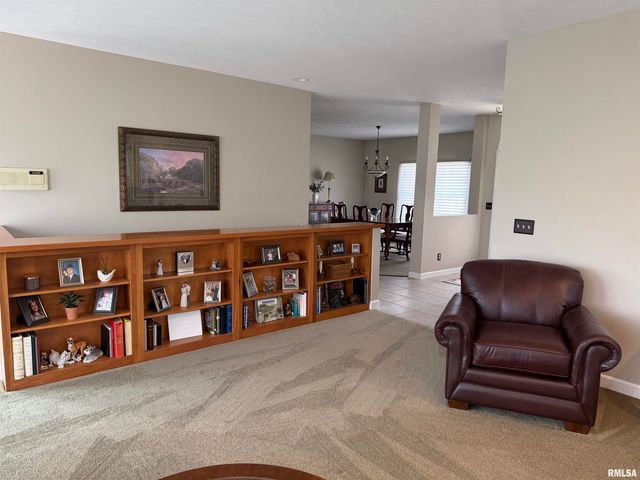 7528 Wentworth Drive, Springfield, IL 62711