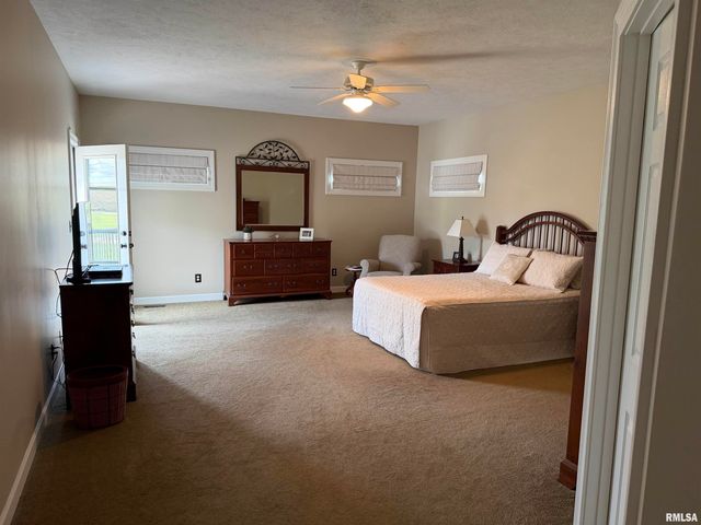 7528 Wentworth Drive, Springfield, IL 62711