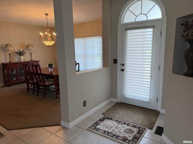 7528 Wentworth Drive, Springfield, IL 62711