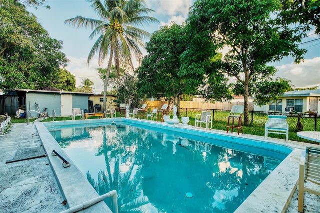 3820 SW 10th Court, Fort Lauderdale, FL 33312