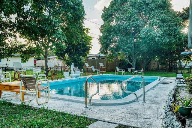 3820 SW 10th Court, Fort Lauderdale, FL 33312