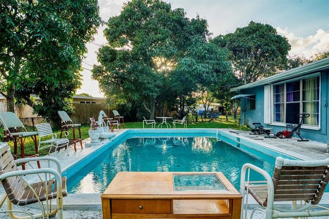 3820 SW 10th Court, Fort Lauderdale, FL 33312