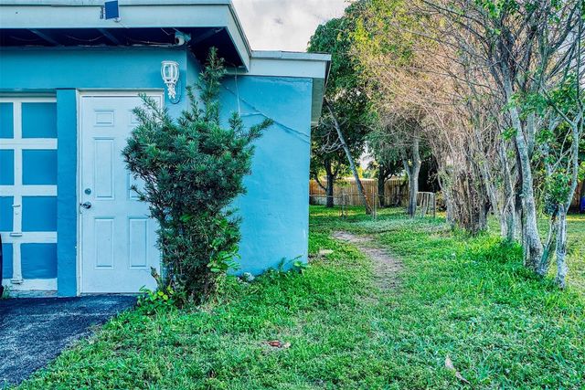 3820 SW 10th Court, Fort Lauderdale, FL 33312