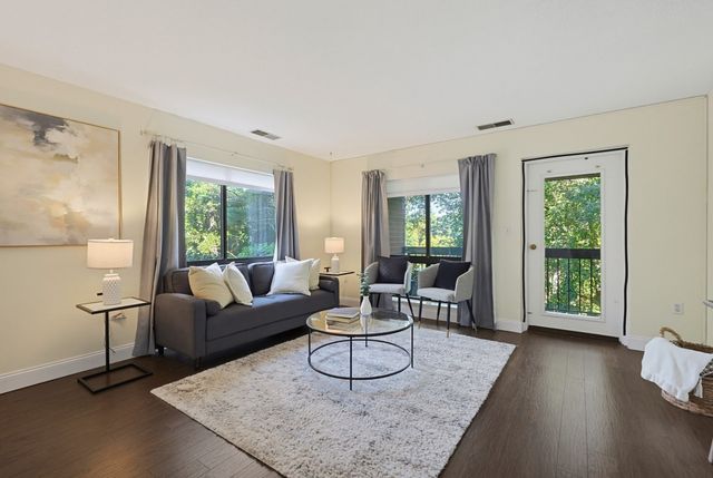 4 Summit Dr 001, Reading, MA 01867
