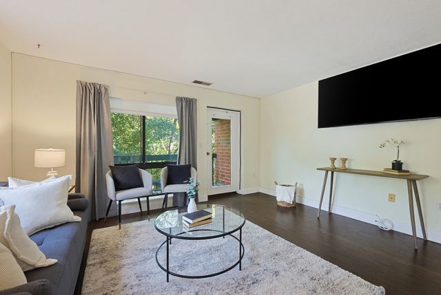 4 Summit Dr 001, Reading, MA 01867