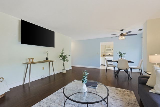 4 Summit Dr 001, Reading, MA 01867