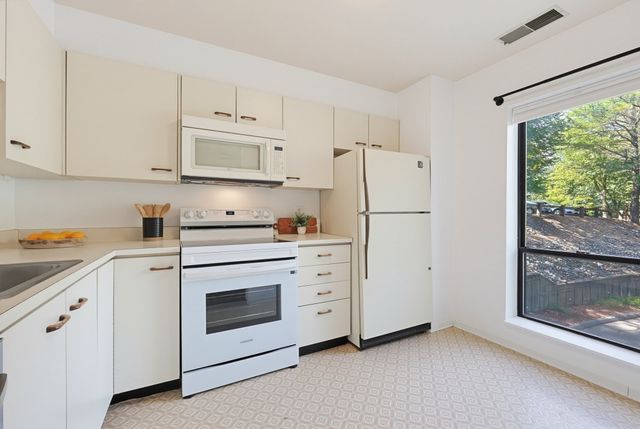 4 Summit Dr 001, Reading, MA 01867