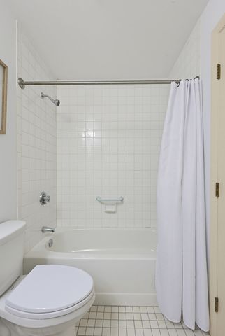 4 Summit Dr 001, Reading, MA 01867