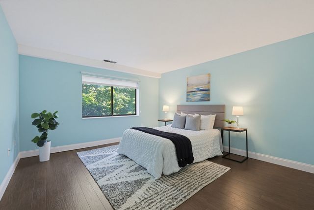 4 Summit Dr 001, Reading, MA 01867