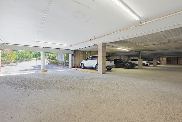 4 Summit Dr 001, Reading, MA 01867