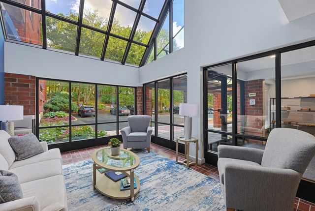 4 Summit Dr 001, Reading, MA 01867