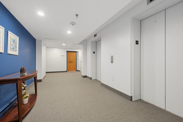 4 Summit Dr 001, Reading, MA 01867