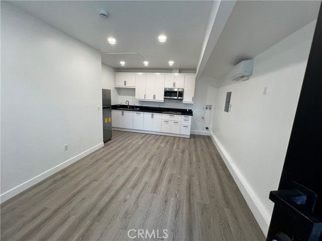 19849 Gresham Street, Northridge (los Angeles), CA 91324