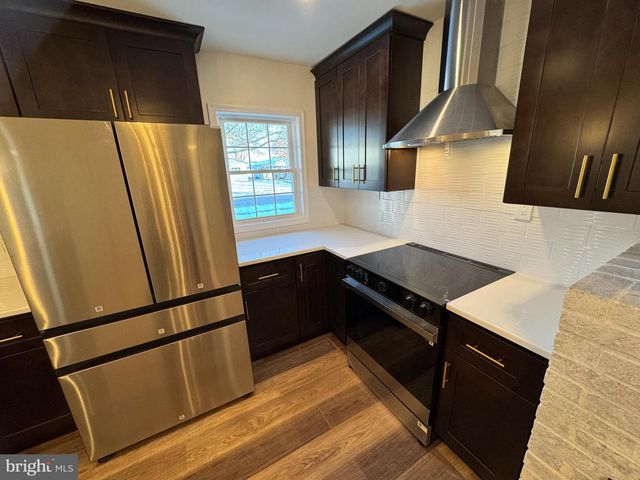 25 OVAL TURN LN, Levittown, PA 19055