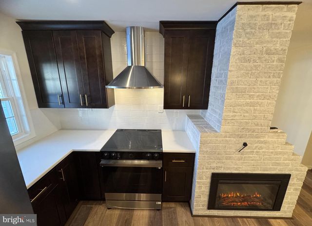 25 OVAL TURN LN, Levittown, PA 19055