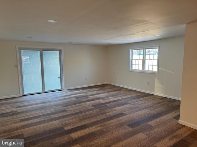 25 OVAL TURN LN, Levittown, PA 19055