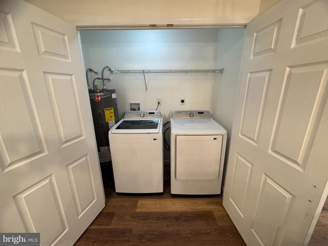 25 OVAL TURN LN, Levittown, PA 19055