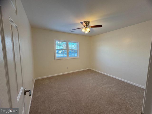 25 OVAL TURN LN, Levittown, PA 19055