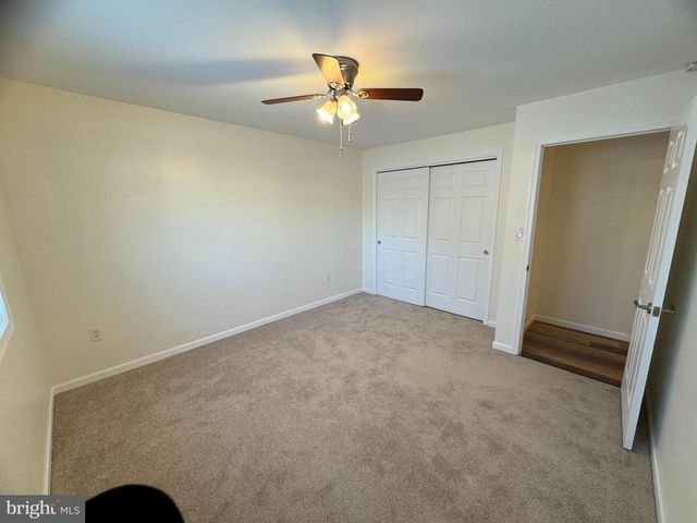 25 OVAL TURN LN, Levittown, PA 19055