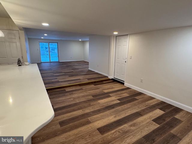 25 OVAL TURN LN, Levittown, PA 19055