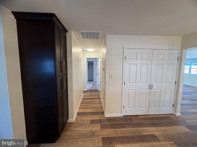 25 OVAL TURN LN, Levittown, PA 19055