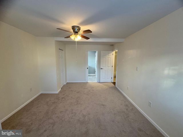 25 OVAL TURN LN, Levittown, PA 19055