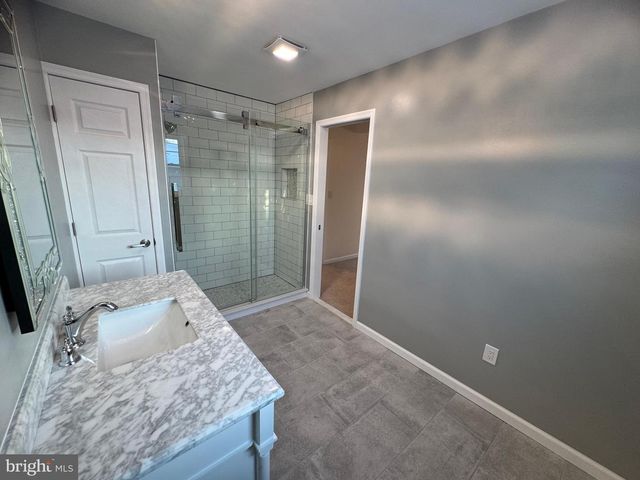 25 OVAL TURN LN, Levittown, PA 19055