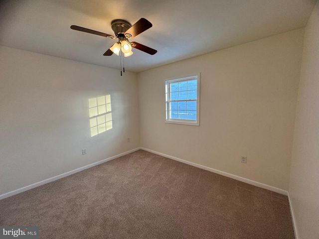 25 OVAL TURN LN, Levittown, PA 19055