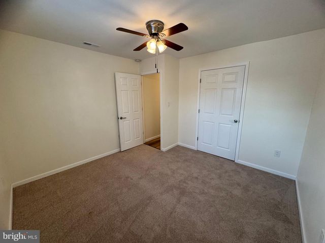 25 OVAL TURN LN, Levittown, PA 19055