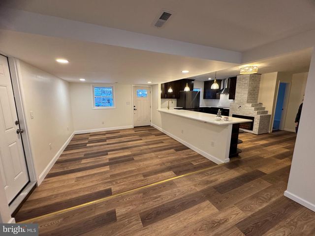 25 OVAL TURN LN, Levittown, PA 19055