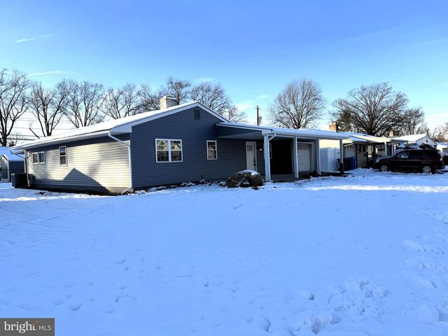 25 OVAL TURN LN, Levittown, PA 19055