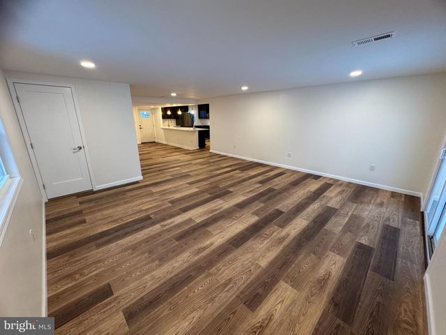 25 OVAL TURN LN, Levittown, PA 19055