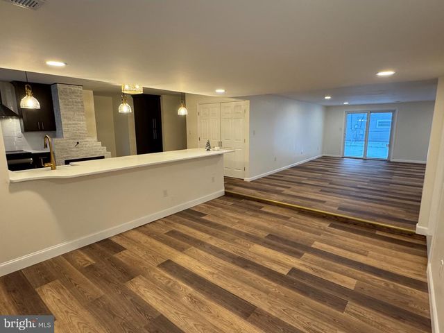 25 OVAL TURN LN, Levittown, PA 19055